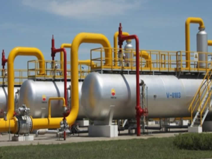 Natural gas defoaming