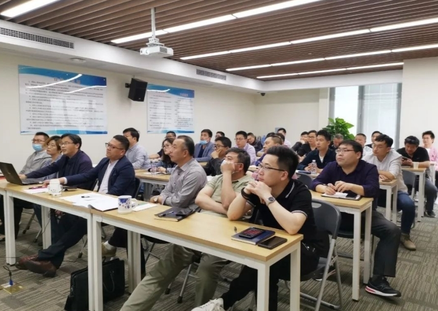 我司組織員工開展《房建和市政基礎(chǔ)建設(shè)項目全過程工程咨詢服務(wù)標(biāo)準(zhǔn)（征求意見稿）》學(xué)習(xí)及探討會議